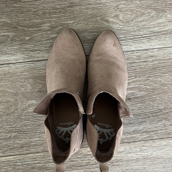 Fergalicious Booties - Picture 3 of 3